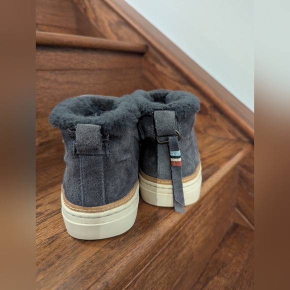 TOMS Women's Paxton Sneaker Boot Size 8.5 Fur Lined Shoe Gray Suede Cozy - Picture 3 of 16